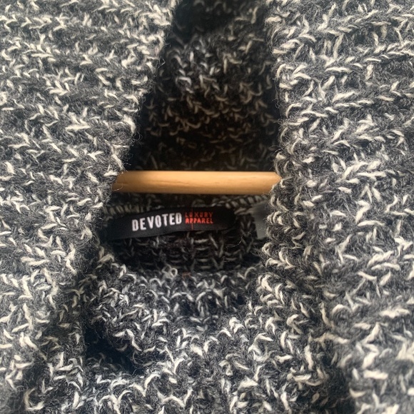 Devoted | Sleeveless Long Turtleneck Sweater - Picture 3 of 5